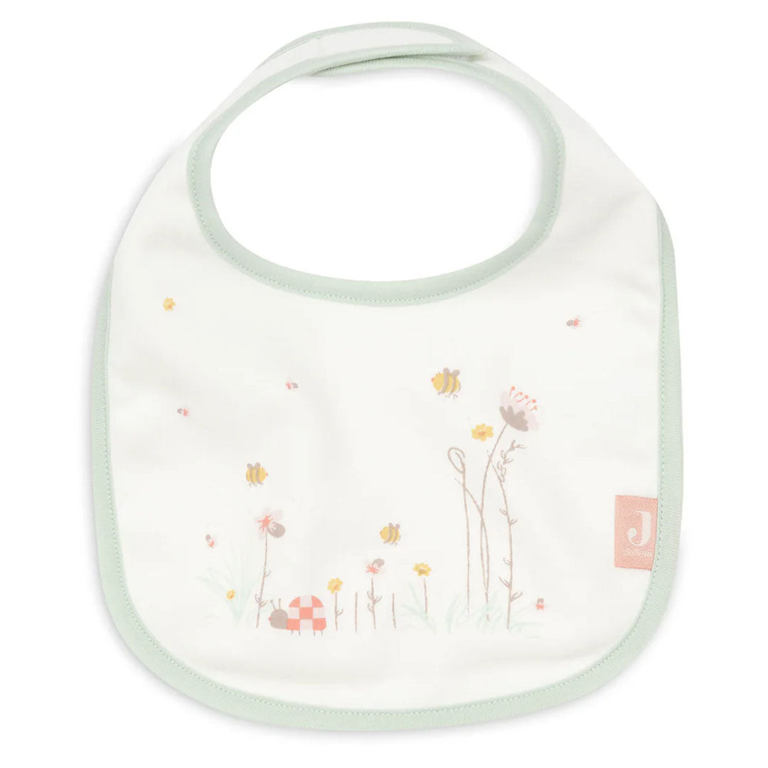 Een Jollein babyslabje met een gebloemd patroon van bloemen en bijen en een mintgroene rand.