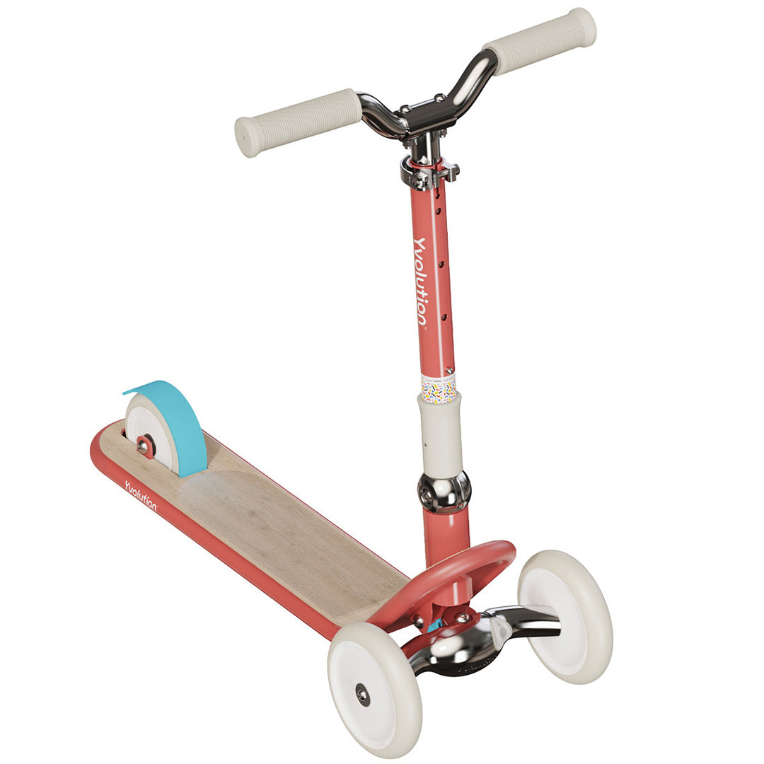 Yvolution kinderstep classic glider in rood met houten dek en drie wielen.