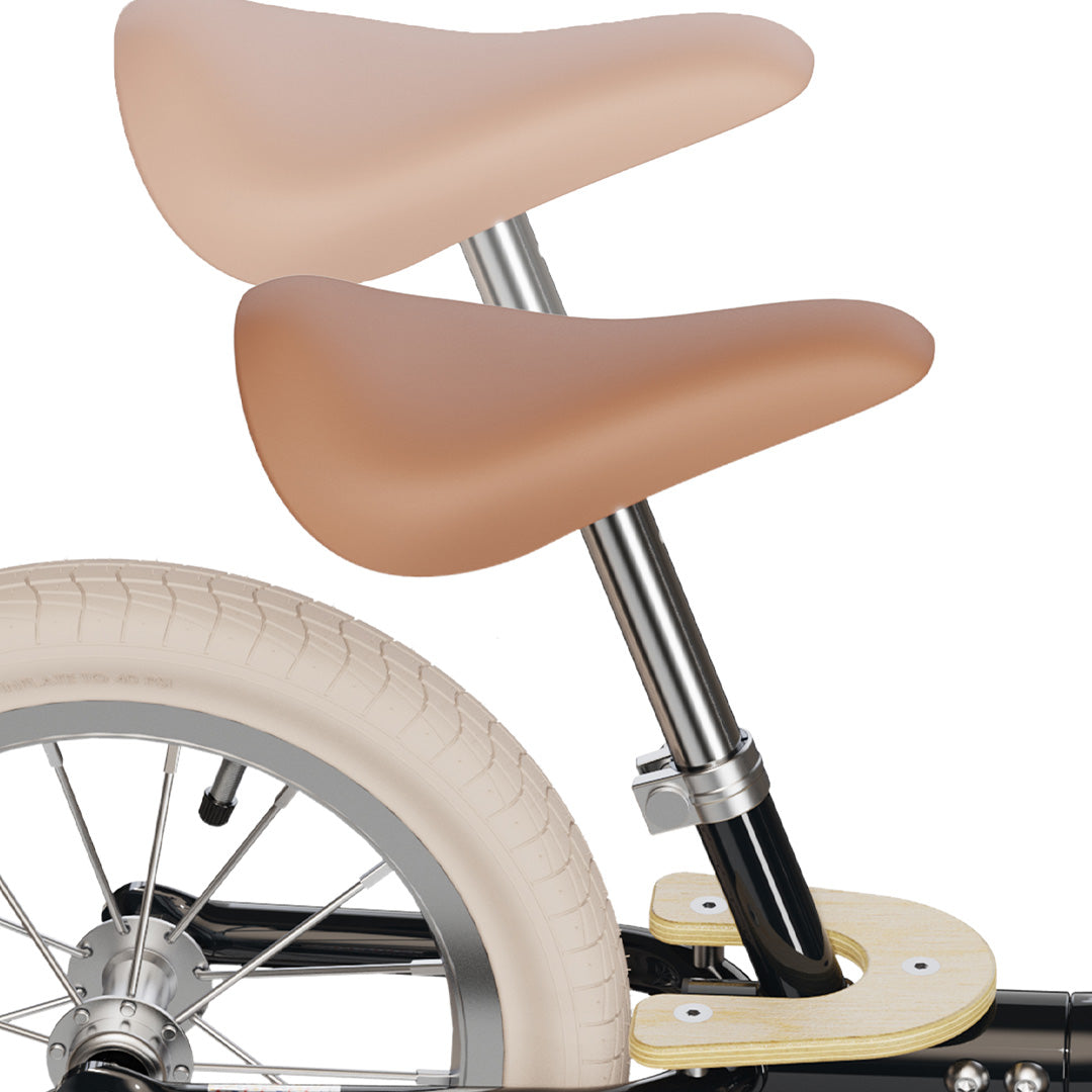 Detail van de verstelbare zadelhoogte van de Yvolution loopfiets.