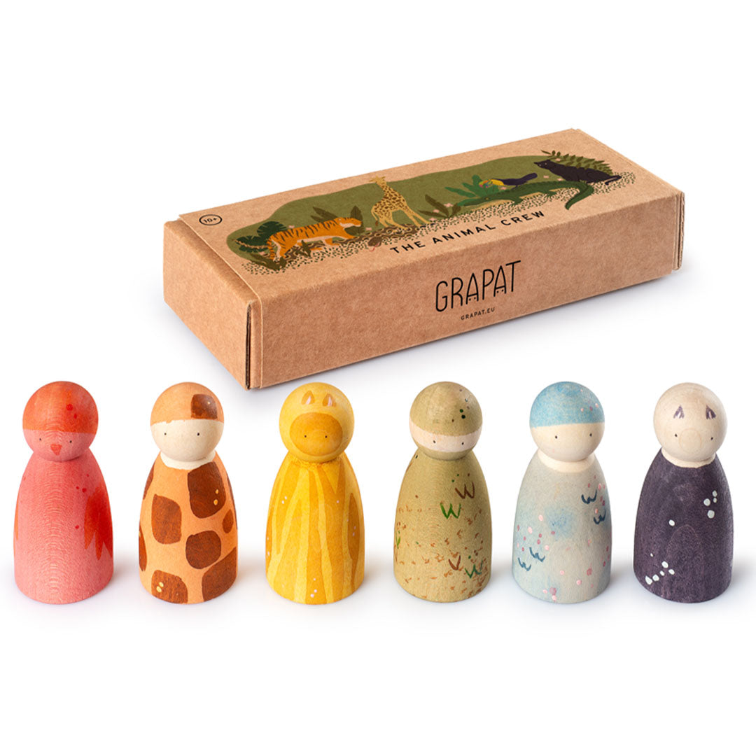 Zes Grapat houten dierenfiguurtjes met de bijbehorende kartonnen verpakking.