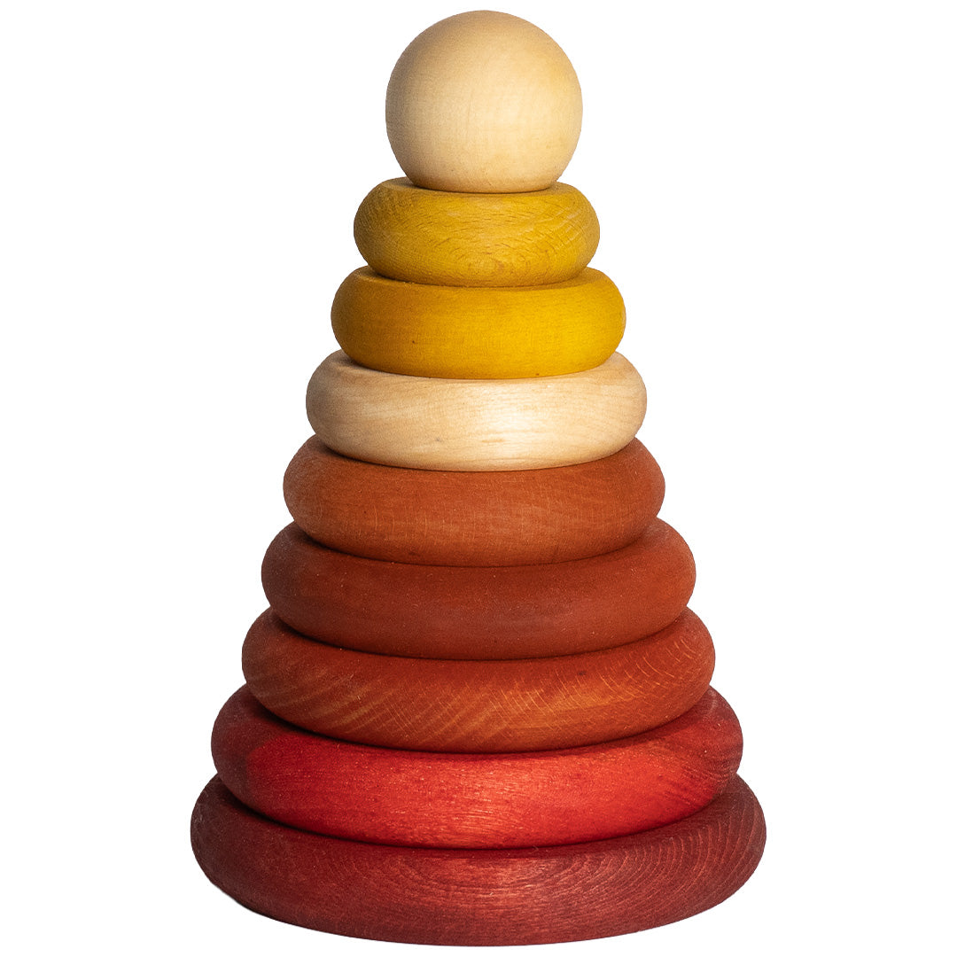 Wooden Story houten stapelpiramide voor baby's met ringen in warme kleuren.