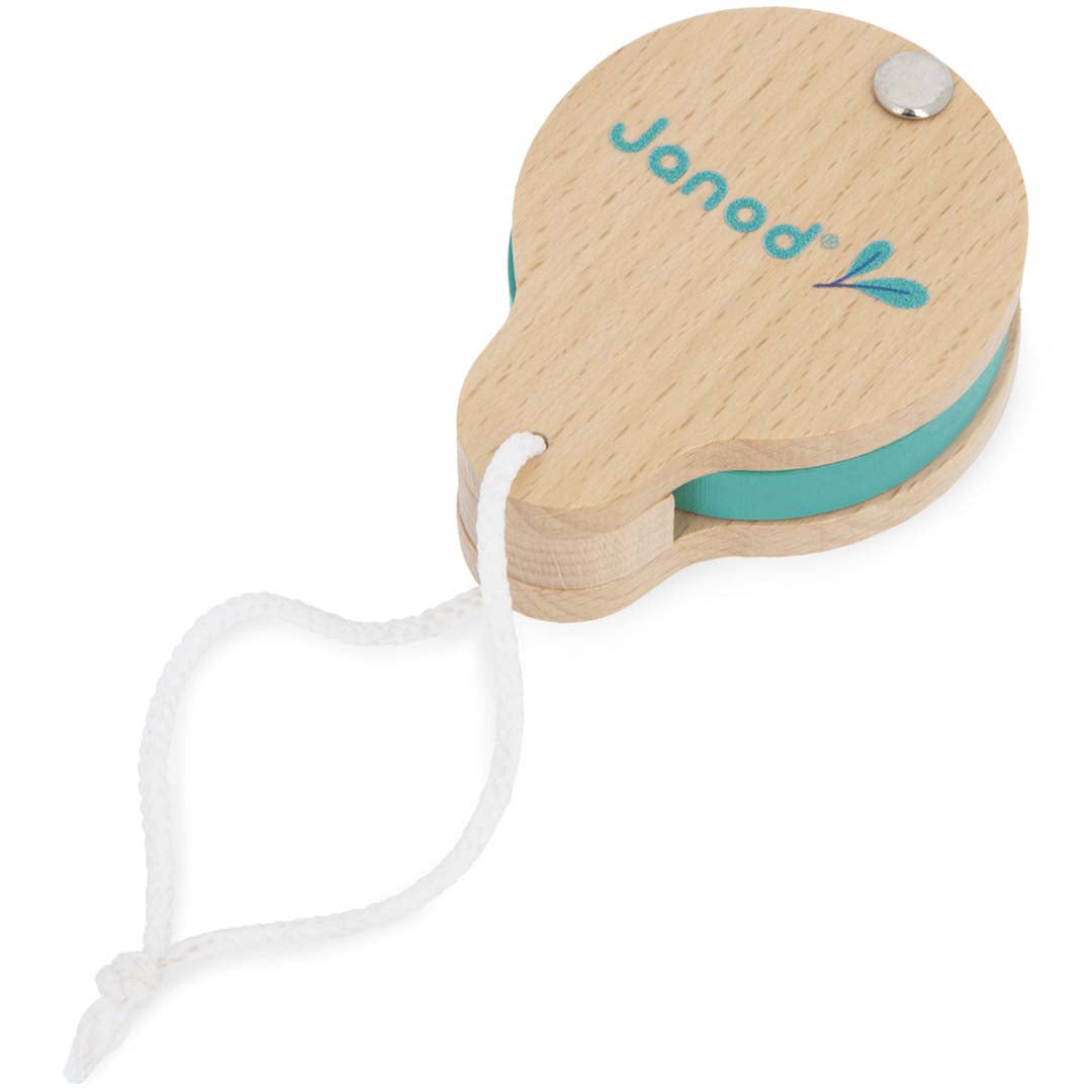 Janod houten zakvergrootglas, gesloten, met een wit katoenen koord.