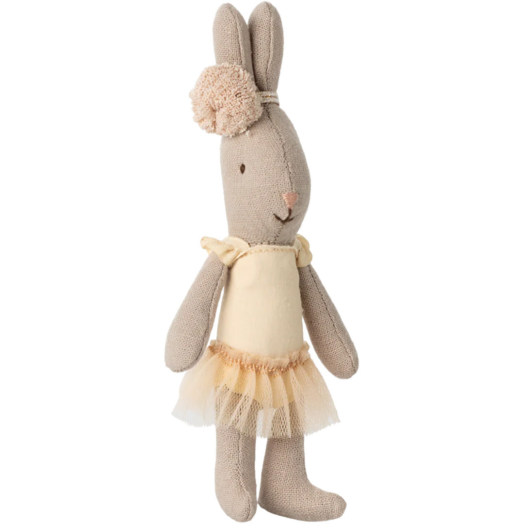 Maileg pluchen knuffelkonijn ballerina in crème met tutu en pompon op het hoofd.