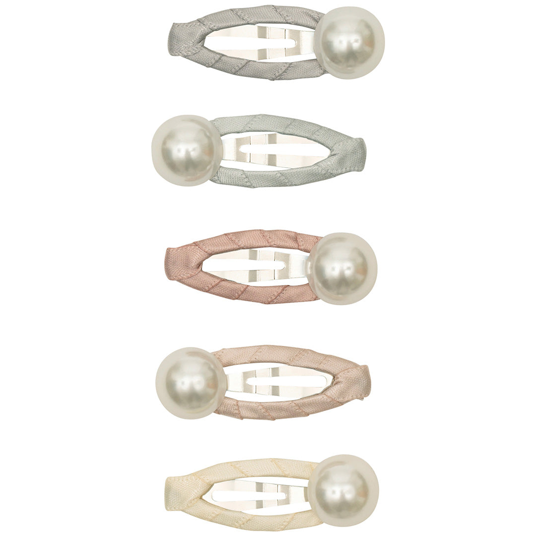 mimi & lula set van vijf beklede haarspeldjes voor kinderen, elk met een parel en in diverse pastelkleuren.
