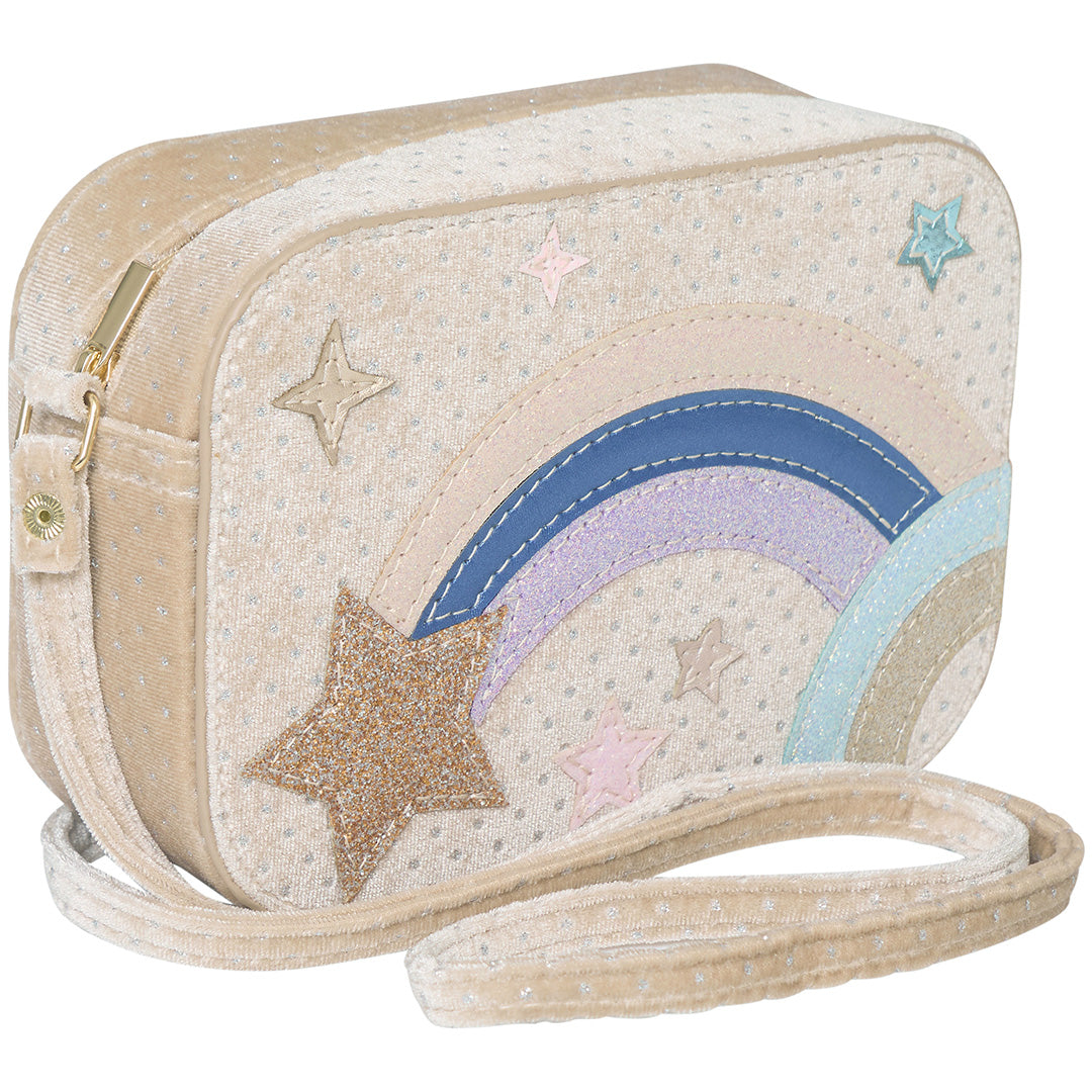 mimi & lula beige fluwelen schoudertasje voor kinderen, versierd met een regenboog en sterren.