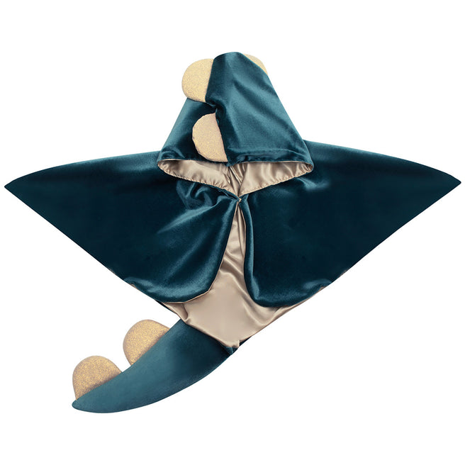 Mimi & Lula groene fluwelen dinosaurus verkleedcape met gouden stekels, schuin van bovenaf gefotografeerd.