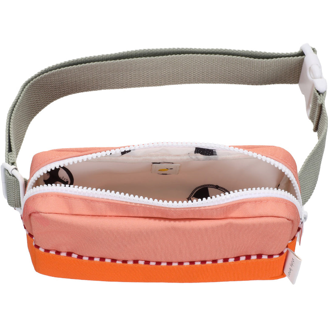 Colourblocked heuptas van bovenaf gezien met open rits en patroon aan de binnenkant.
