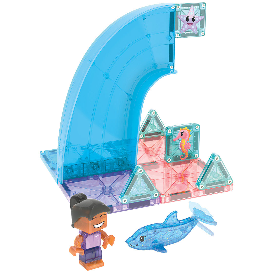 De Magna-Tiles Dolphin Bay magnetische tegels bouwset met een blauwe glijbaan, een dolfijn en een figuurtje.