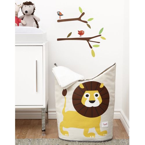 3 sprouts wasmand met leeuw-illustratie in een kinderkamer.