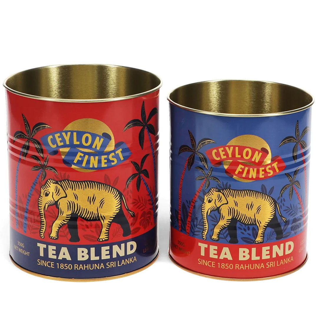 Twee Rex London metalen opbergblikken met een Ceylon Finest olifant en palmboom design.