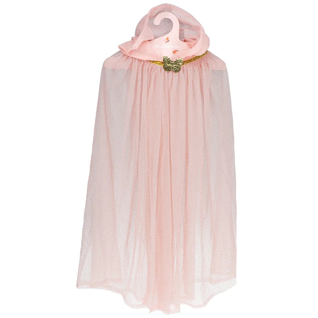 Rex London lichtroze glitter verkleedcape met capuchon en gouden vlindersluiting, hangend aan een roze hanger.