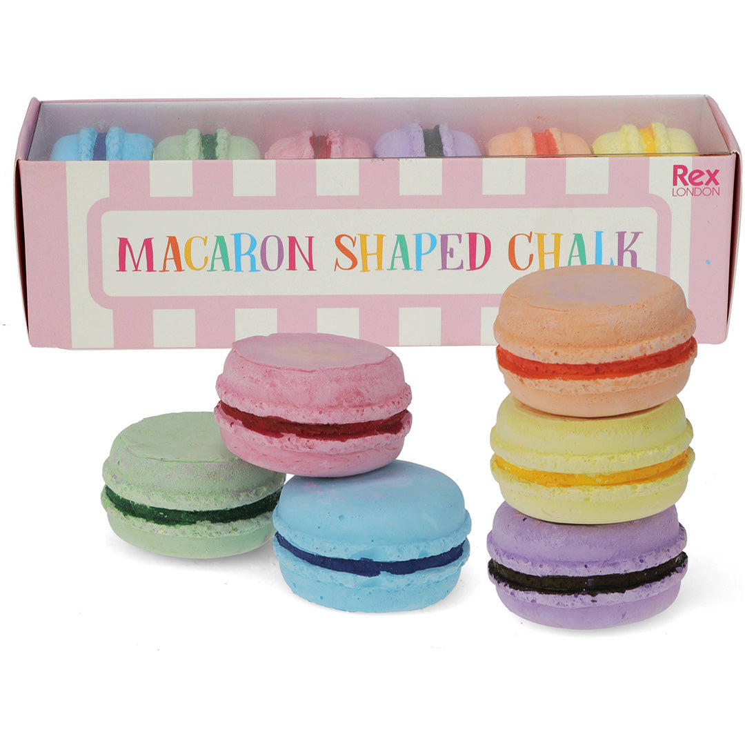 Rex London macaron-vormig stoepkrijt in diverse kleuren, deels uit de verpakking.