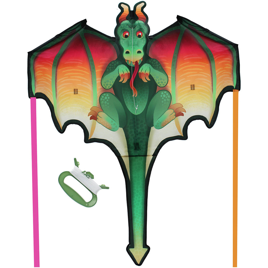 Een rex london drakenvlieger met groene draak en rood-oranje vleugels, plat op een witte achtergrond, met een vliegerhandvat.
