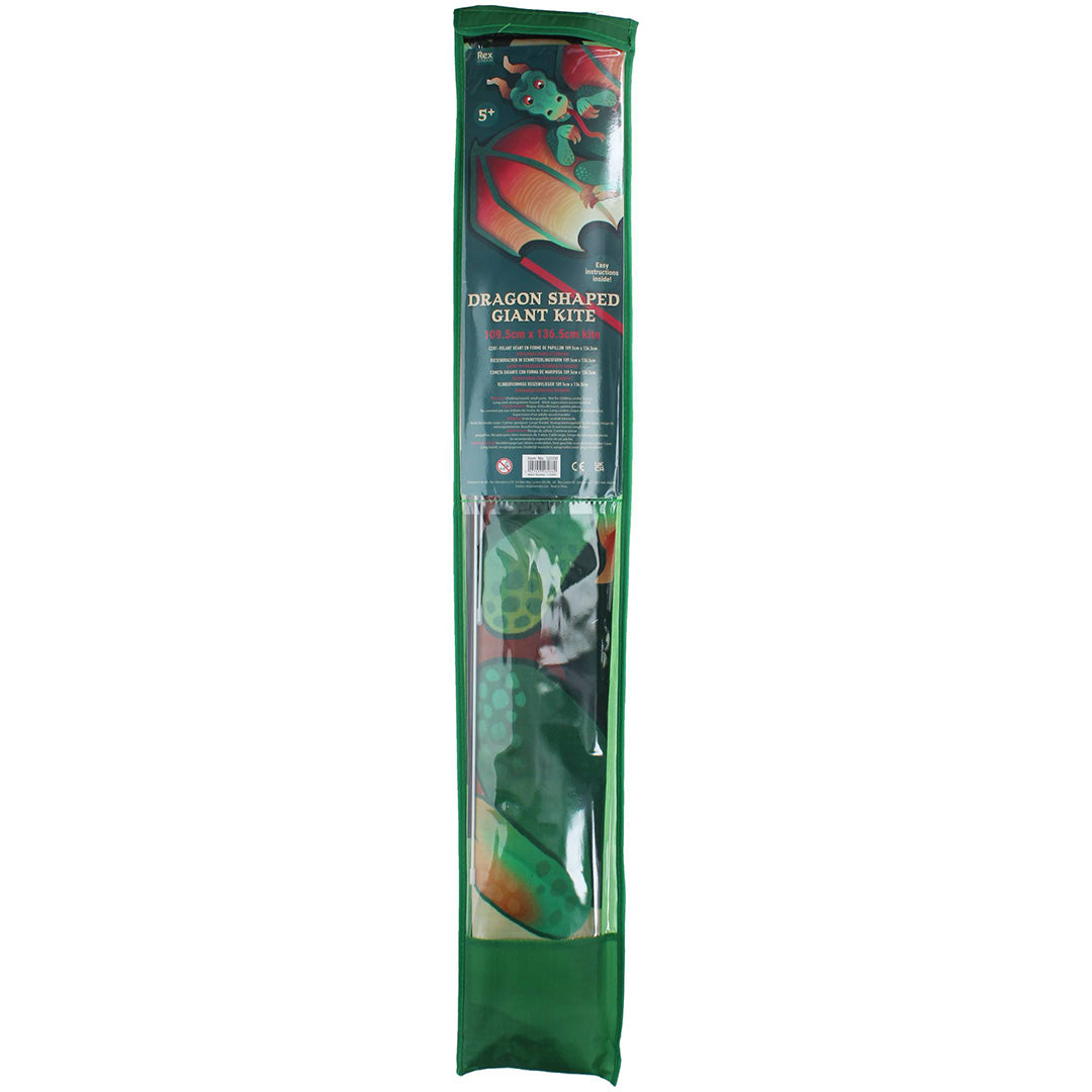 De verpakking van de rex london drakenvlieger, een lange groene plastic zak met de opgevouwen vlieger erin.
