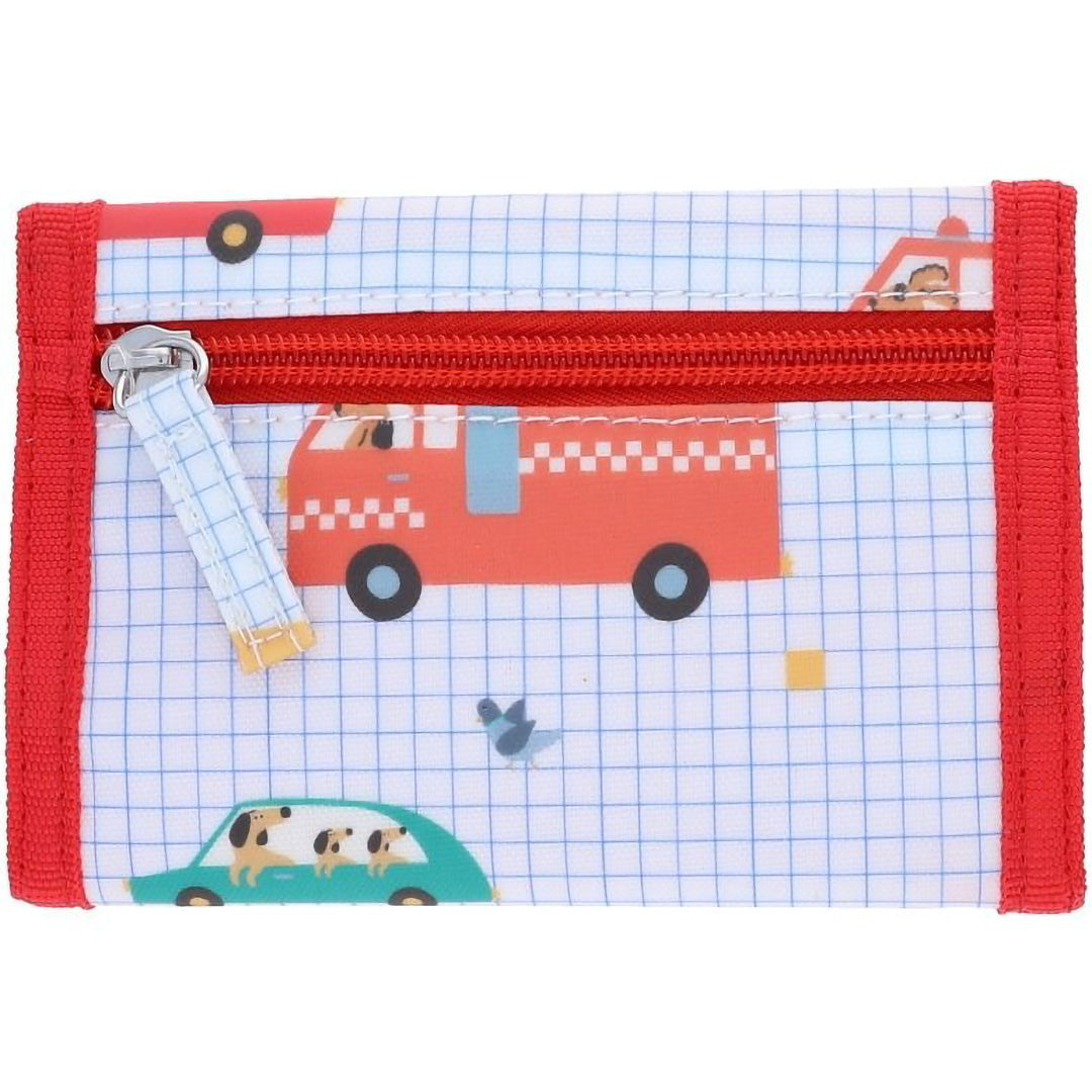 De achterkant van de kinderportemonnee met een ritsvak en illustraties van voertuigen en honden.