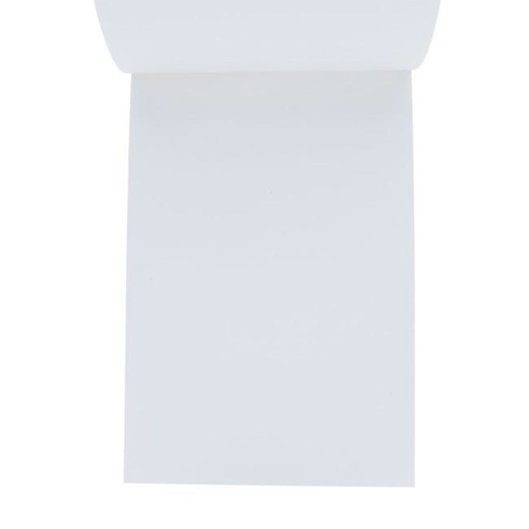 Een blanco witte pagina van het schetsboek, licht omgekruld aan de bovenkant.