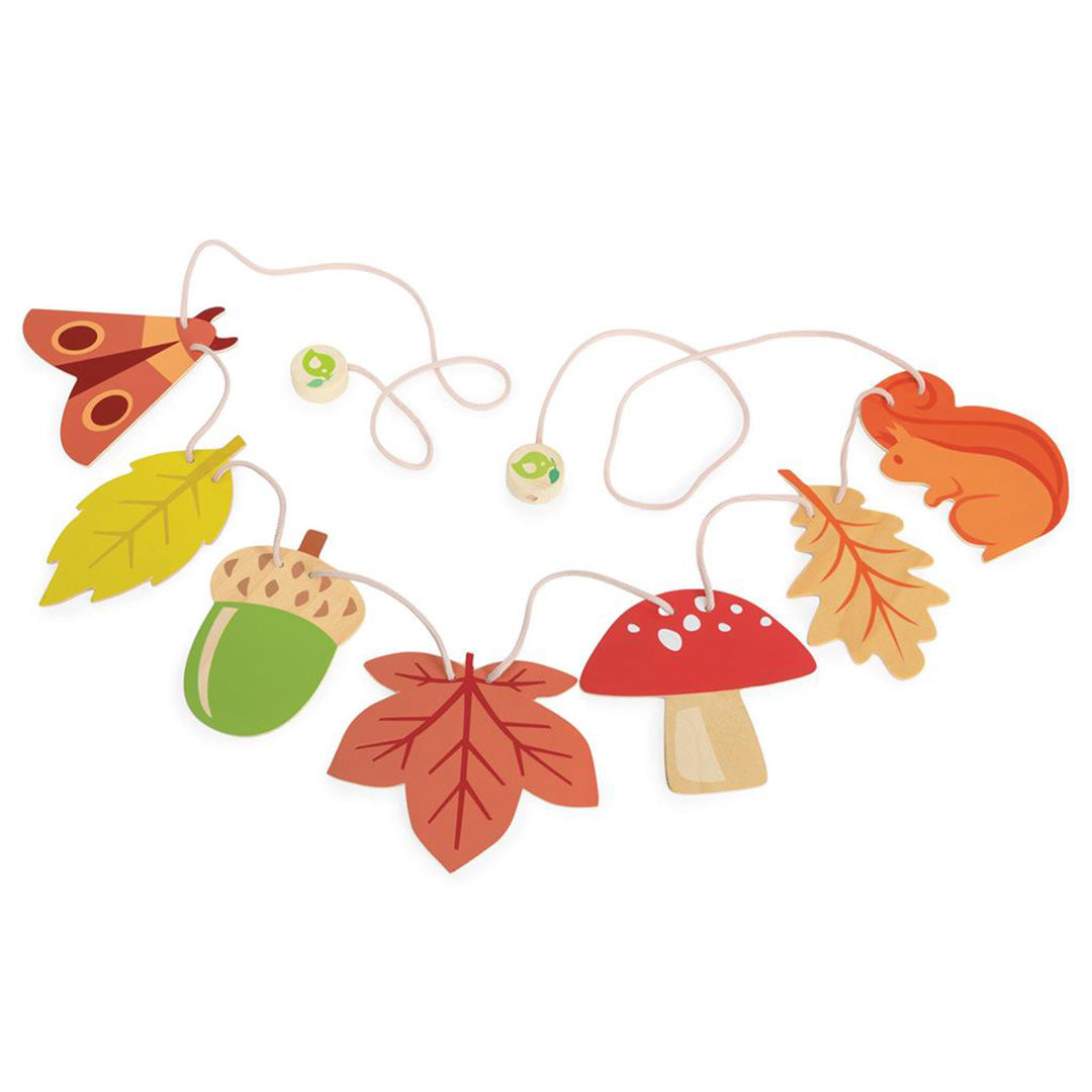 Tender Leaf Toys houten slinger met herfstthema, bestaande uit bladeren, een eikel, paddenstoel, vlinder en eekhoorn.