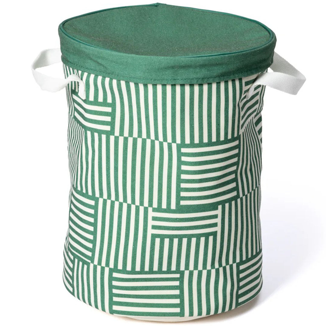 play&go opbergmand met groen en wit gestreept patroon en gesloten deksel.