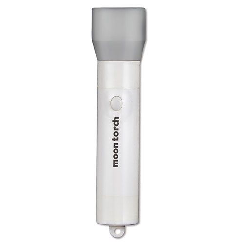 Een witte 4M KidzLabs Moon Torch zaklamp met een grijs uiteinde.