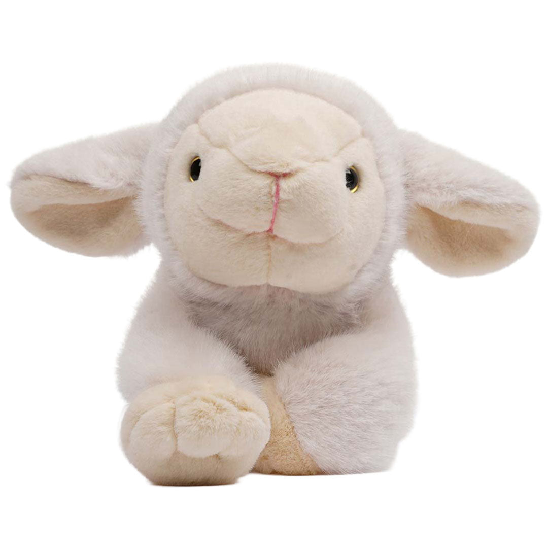 Verzwaarde knuffel schaap Daisy, zittend en recht van voren gefotografeerd.