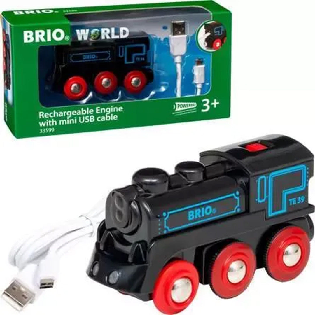 Brio oplaadbare speelgoedlocomotief met USB-kabel en de groene productverpakking op de achtergrond.