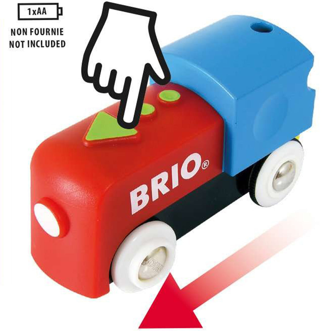 Infographic van de Brio speelgoedtrein met een hand die een knop indrukt en een batterij-icoon.