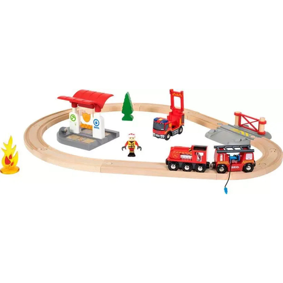 Brio houten treinbaan brandweer set met rode brandweertrein, brandweerwagen met ladder, brandweerstation en een brandweerman.