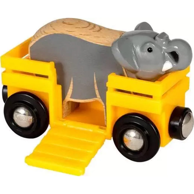 Brio houten speelgoedwagon met een grijze olifant erin en een uitgeklapte laadklep.