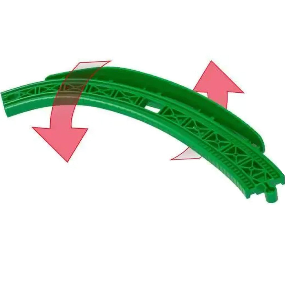 Groene flexibele spoorbocht van de Brio treinbaan set met pijlen die beweging aangeven.