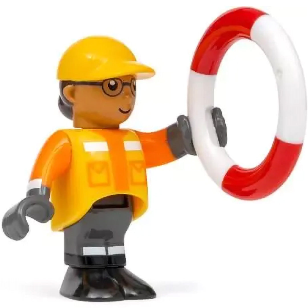 Brio speelgoedfiguur van een mannetje met gele helm en reddingsboei.