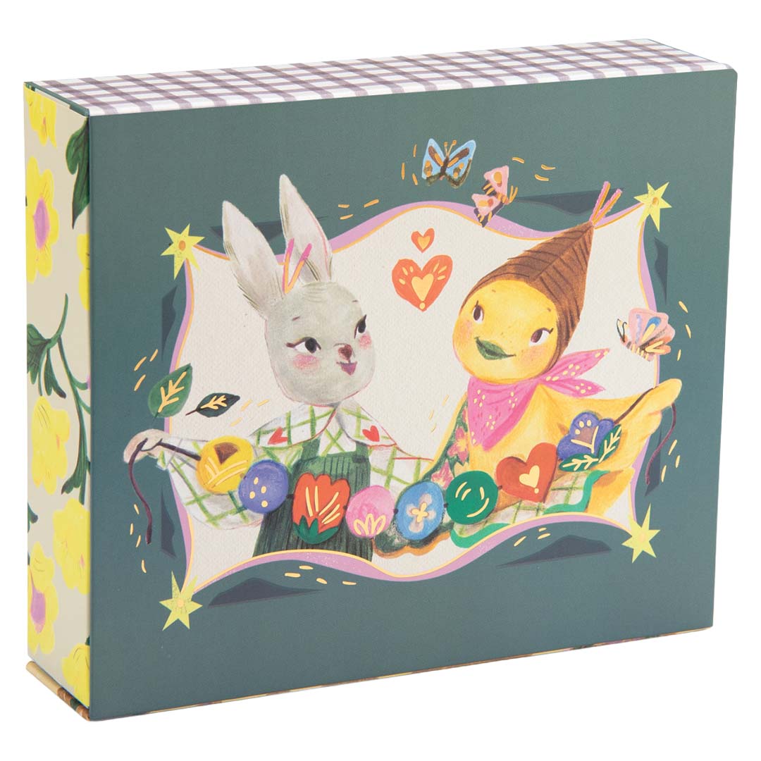 Verpakking van een kralenset met illustratie van een konijn en een kuiken die een kralenslinger vasthouden.