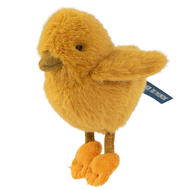 Moulin Roty pluchen kuiken, geel, staand, met een blauw label.