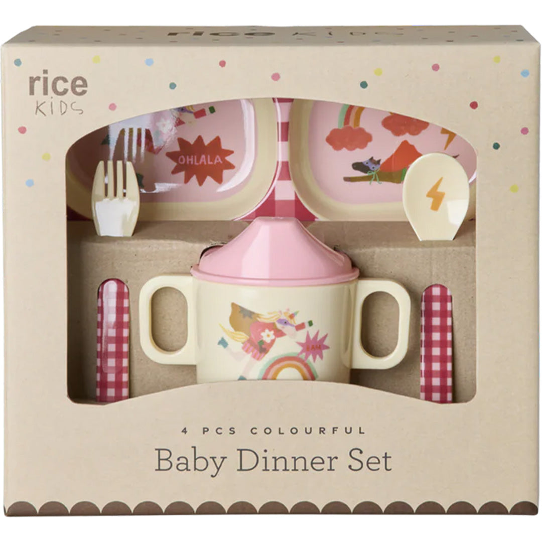Verpakking van het Rice kinderservies met roze hero-thema, inclusief bord, beker en bestek.