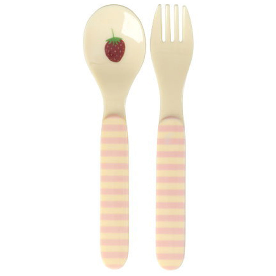 rice kinderbestek set met een lepel met aardbei en een vork, beide met gestreepte handvatten.