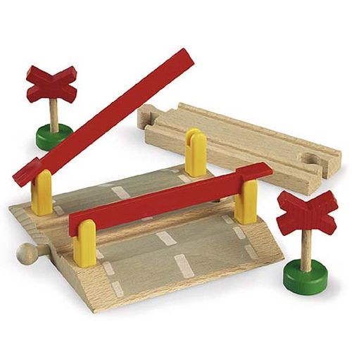 Brio houten spoorwegovergang met rode slagbomen, twee kruissignalen en een extra spoorstuk.