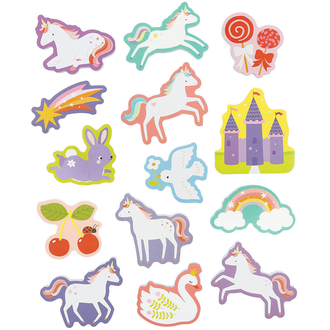 Collectie van a little lovely company schuim badspeelgoedfiguren zoals eenhoorns, een kasteel en een regenboog.