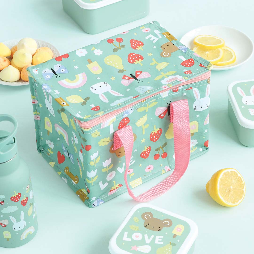 a little lovely company koeltas met dieren, bloemen en regenbogen, omringd door bijpassende accessoires en fruit.