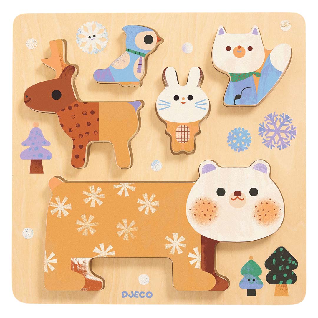 Djeco houten puzzel met vijf winterdieren: een beer, hert, vogel, konijn en kat, in de puzzelplank.