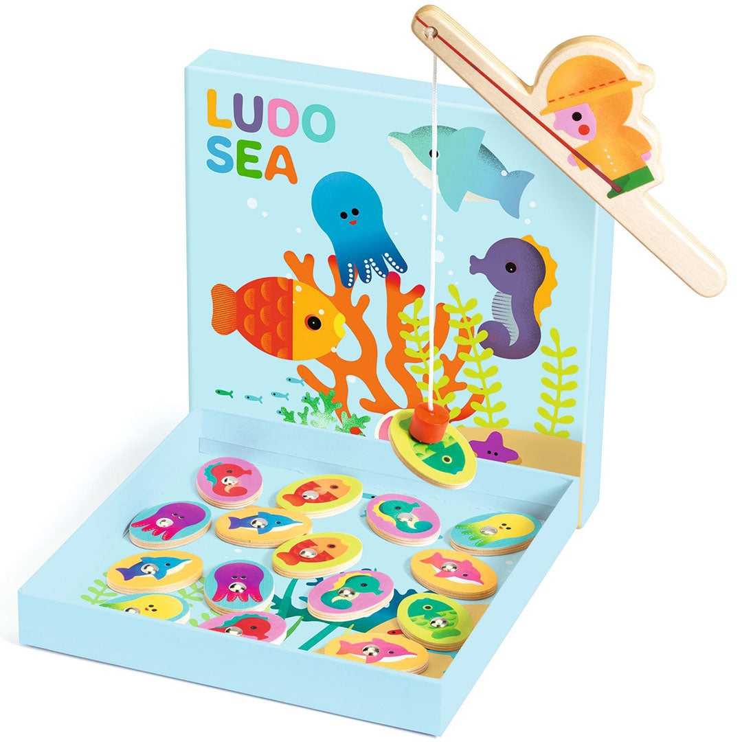 Djeco Ludo Sea magnetisch visspeelgoed met een open doos vol zeedier-tokens en een houten vishengel.