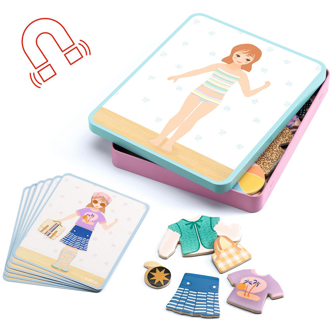 Djeco magneetset inzebox dressing met een pop in badpak op de deksel en losse kledingstukken en kaarten.
