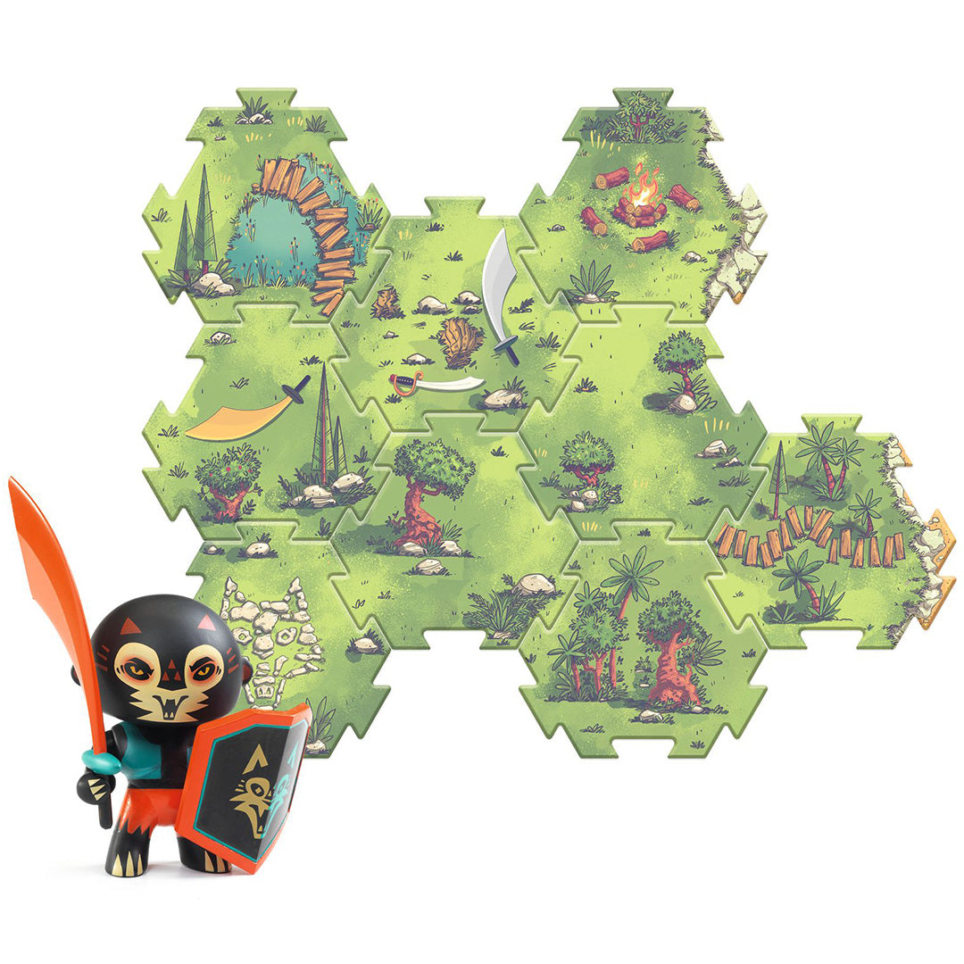Djeco Arty Toys vloerpuzzel met een zwarte krijgerfiguur en een groene jungle-puzzelmat.