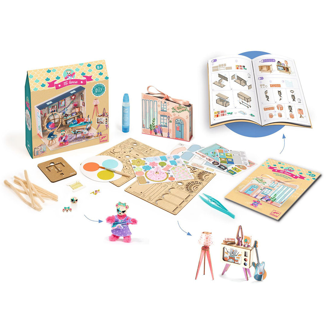 Overzicht van alle onderdelen van de Djeco knutselset Mi House Stella, inclusief houten bouwplaten, stickers en instructies.
