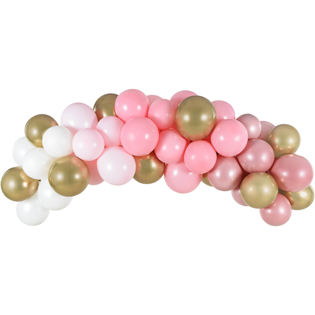 Een boog van partydeco ballonnen in roze, wit en metallic goud.