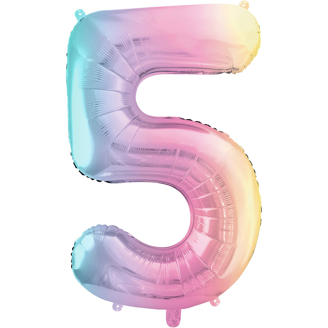 partydeco cijferballon 5 met pastel regenboogpatroon.