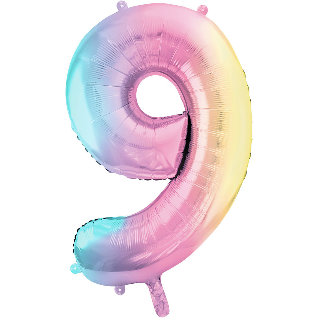 Partydeco cijferballon 9 in pastel regenboogkleuren.