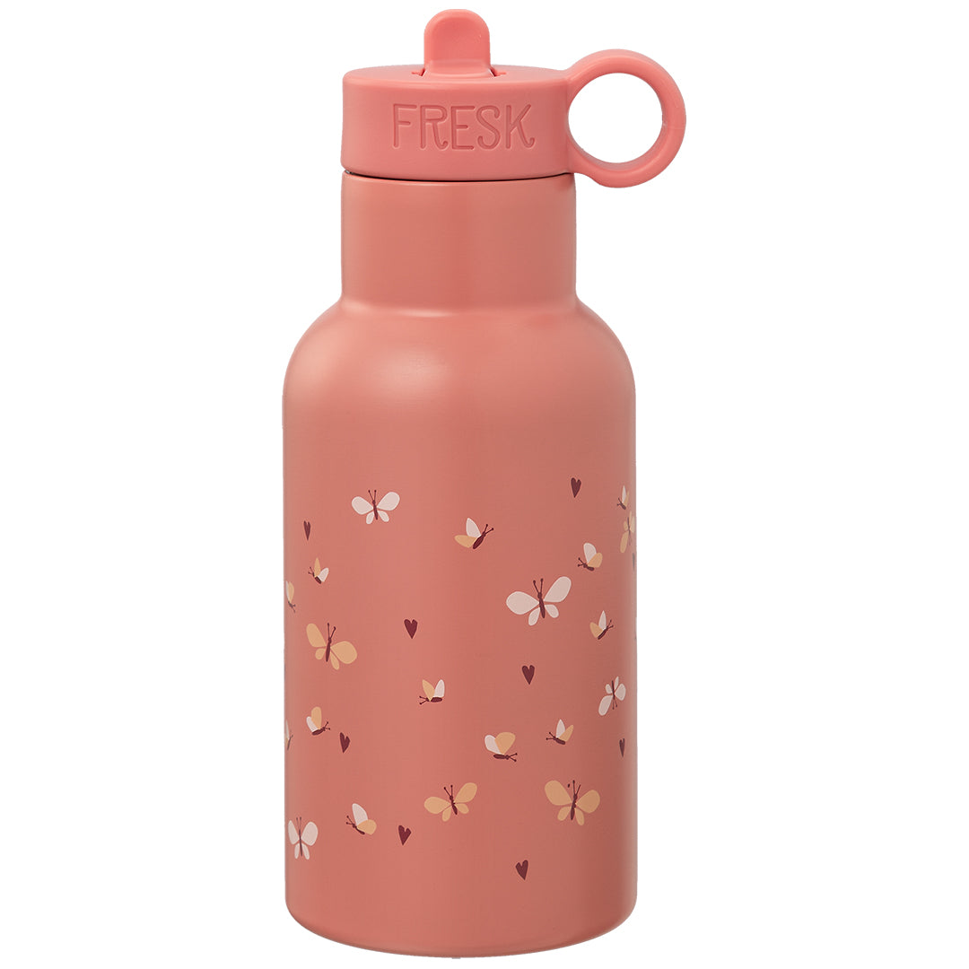 Fresk roze thermosfles met vlinderpatroon en drinktuit.