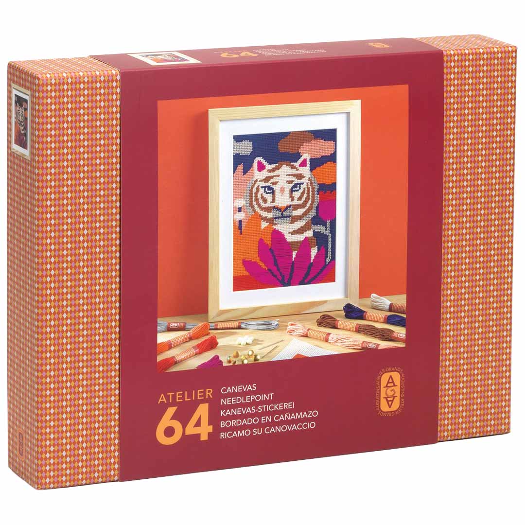Djeco knutselset Atelier 64 borduurpakket met een tijger op de verpakking.