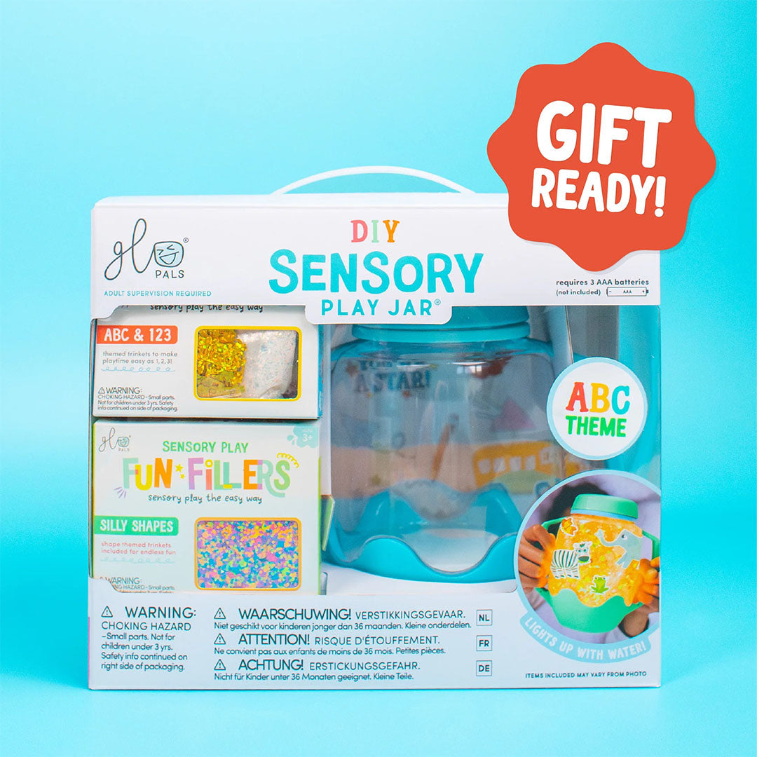 Verpakking van de Glo Pals DIY Sensory Play Jar met ABC thema, gemarkeerd als "GIFT READY!", met de beker en "Fun Fillers" zichtbaar.