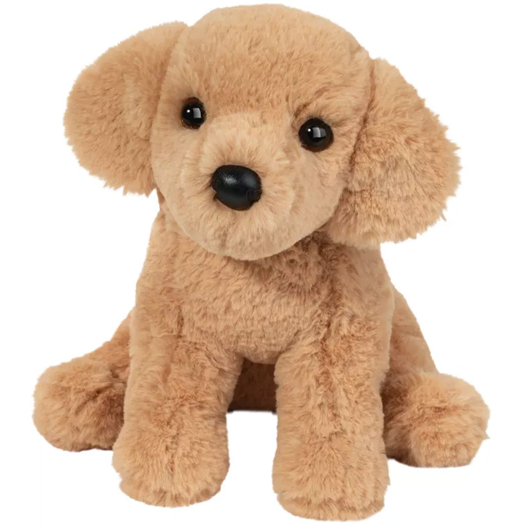 Douglas Toys beige pluchen knuffelhond in de vorm van een zittende Golden Retriever puppy.