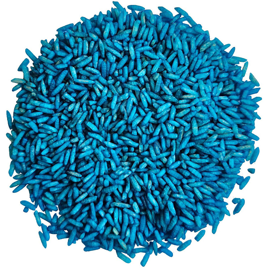 Een hoopje blauwe grennn speelrijst voor sensorisch speelgoed.